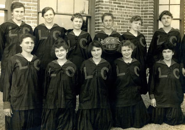 1916 Women's Basketball Team