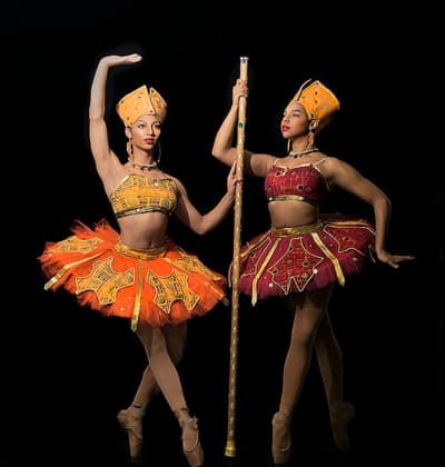 Hiplet Ballerinas performing